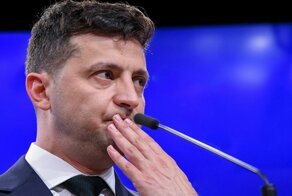 Стала известна первая зарплата президента Зеленского