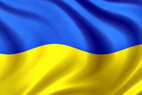 Украинцев выгнали из отеля в Греции за вывешенные флаги