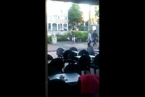 Неожиданно отправила парня в нокаут