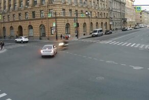 В центре Петербурга пострадала мотоциклистка