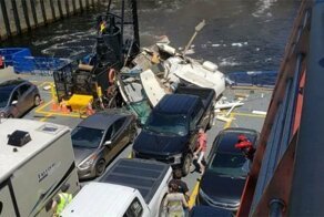 В Канаде дом на колесах залетел на отплывающий паром: водитель погиб