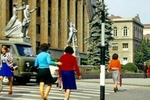 Согласно законов гостеприимства