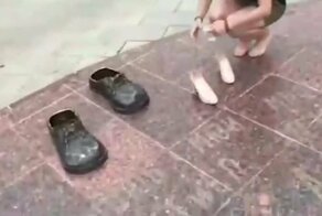 Российская феминистка возмутилась сексизмом памятника и нашла способ исправить ситуацию