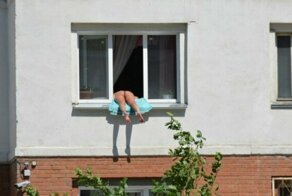 "А из нашего окошка видно голую тётю немножко!": 15 соседей, которые ничего не стесняются