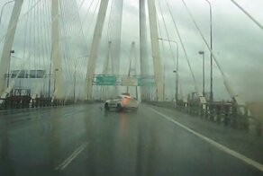 Двойной отбойник на кольцевой в Петербурге