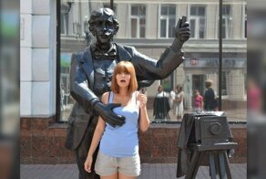 Позёры месяца: люди, которых нельзя подпускать к памятникам