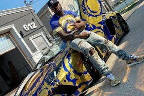 50 Cent похвастался новым суперкаром и соответствующим прикидом