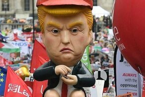 Активисты принесут Трампа на золотом унитазе на День независимости США