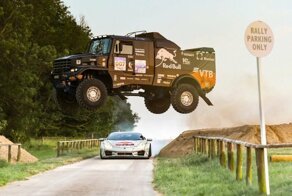 Сумасшедший заезд: гоночный КамАЗ против Lamborghini