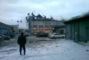 15 примеров разрушительной силы природы: стихия бушует, срывая крыши и разрушая здания