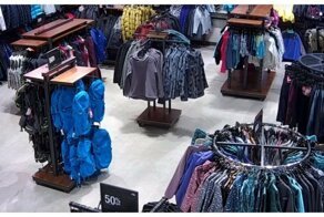 Криминальный "флешмоб": Массовая кража одежды из магазина в США попала на видео