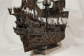 Постройка модели корабля "Летучий голландец" из мусора