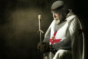 Почему тамплиеры носили белый плащ с красным крестом?