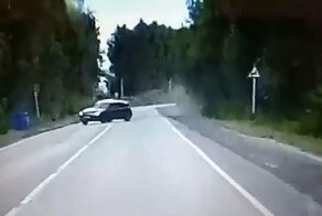 Авария дня. В Ульяновской области Опель врезался в дерево