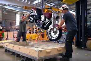 Полноразмерный Harley-Davidson Fat Boy, собранный из кубиков Lego