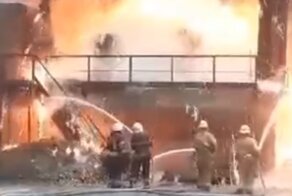 Мариупольский металлургический комбинат залило десятками тонн расплавленного чугуна