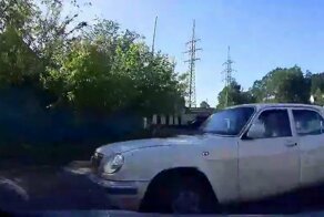 "Волга" выехала с второстепенной наперерез