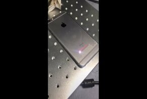 Как наносят лазерную гравировку на смартфон