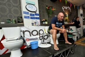 Мужчина просидел пять дней на унитазе ради сомнительного рекорда