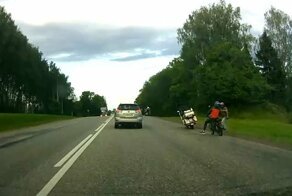 Авария дня. Таран мотобрата на обочине