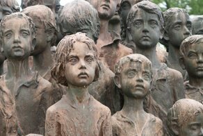 Молчаливые невинные жертвы: памятник 82 детям, убитым нацистами в Лидице