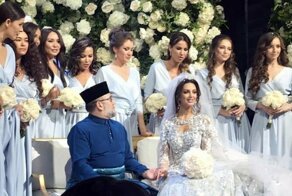 Король Малайзии, отрёкшийся от престола ради «Мисс Москва», разводится с возлюбленной