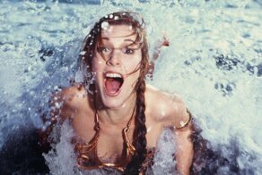 25 по-настоящему летних и освежающих исторических фотографий знаменитостей