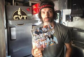 Так этих блогеров-инстаграмеров