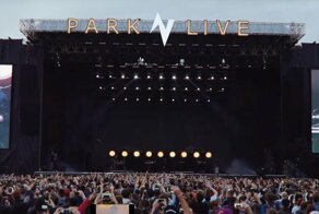 «Мы хотим посвятить это время памяти»: Неожиданный кавер Дельфина на трек "Smack My Bitch Up"