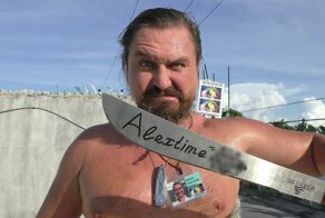 Махал мачете и носил свастику: осуждённый в Мексике россиянин оказался плохишом