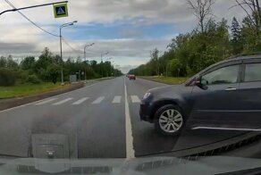 Нужно было бить в своей полосе! Разворот Субару с обочины, не глядя в зеркала и через сплошную