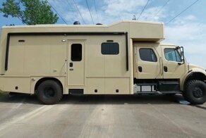 Дом на колесах для бездорожья в стиле милитари