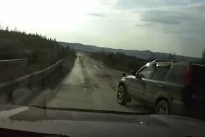 Авария дня. Объехал яму и подбил Крузак