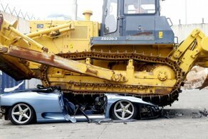 Контрабандный Ferrari 360 Spider раздавлен бульдозером на Филиппинах