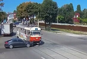 Сезон охоты на трамваи: авария в Каменском