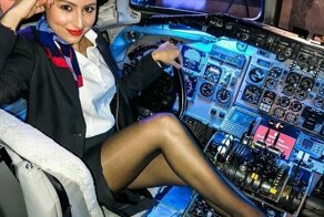Курица или рыба? Сексапильные стюардессы, которые будоражат фантазию