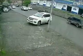 Коварный столб спрятался за стойкой