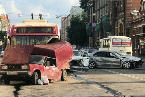 Авария дня. Лихач устроил массовое ДТП в центре Томска