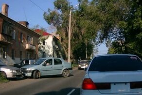 Второй день за рулем, а никто даже не выйдет помочь