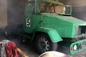 Гоночный 1000-сильный КрАЗ с мотором от танка завели после долгой стоянки