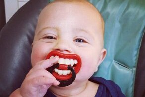 15 малышей, которым достались нескучные соски и веселые родители