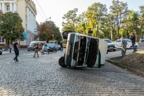 Авария дня. Пьяный водитель влетел в маршрутку