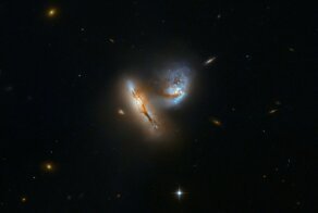 Телескоп Hubble сфотографировал слияние галактик в созвездии Овна