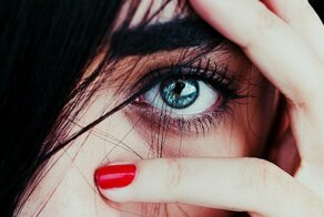 Почему дергается верхнее веко?