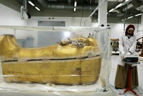 Впервые за 100 лет началась реставрация саркофага Тутанхамона