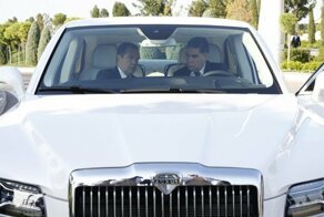 Президент Туркмении хочет купить всю линейку автомобилей Aurus