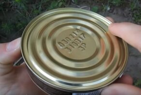 Как открыть банку с консервами без ножа, голыми руками