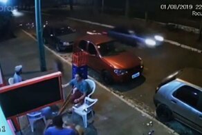 Отлетевшее от автомобиля колесо чуть не убило бразильца