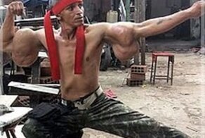 Фанат Сталлоне закачал в руки синтол, чтобы быть как Рэмбо