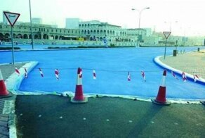 В Катаре начали красить дороги в голубой
